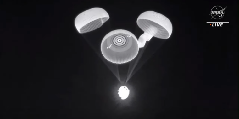 NASA and SpaceX studying parachute issue but don’t see major safety concern – Ars Technica