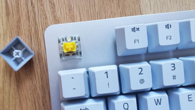 The Pro Type Ultra only comes with Razer's linear Yellow switches.