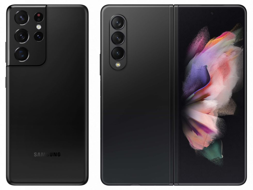 De Galaxy S21 Ultra (links) heeft nog betere camera's en meer dan de Galaxy Z Fold 3 (rechts).  Opvouwbare apparaten zijn niet bestand tegen deze gigantische camerastoten. 