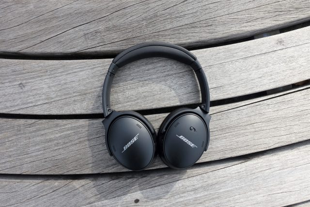 Bose QuietComfort 45 ノイズキャンセリングヘッドフォン。