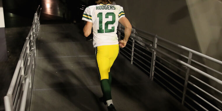 Rodgers is wrong—NFL says league docs never talked to him about vaccine