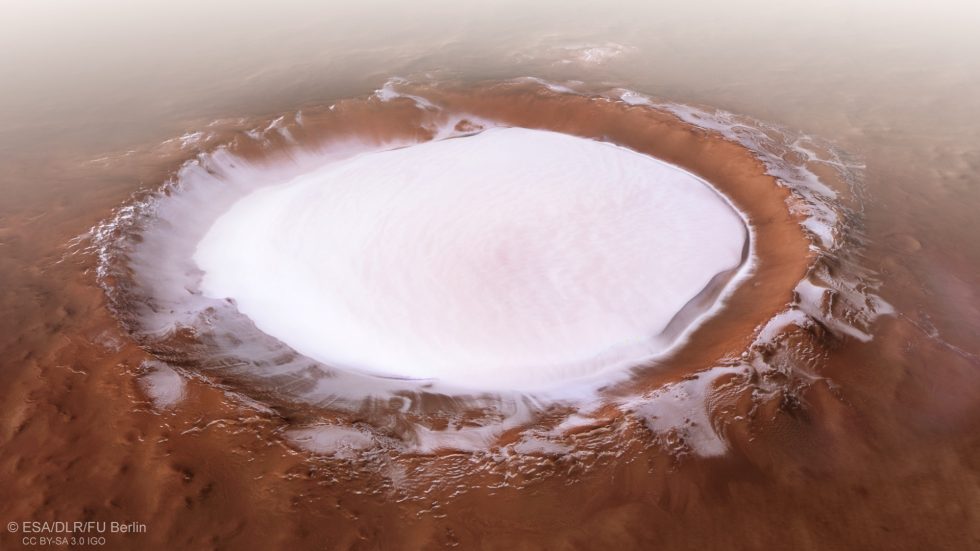 Gambar dari Mars Express Badan Antariksa Eropa ini menunjukkan kawah Korolev, fitur selebar 82 km yang ditemukan di dataran rendah utara Mars.