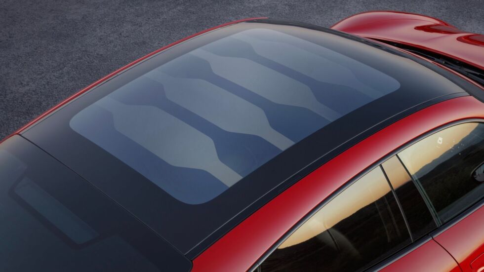 A panoramic sunroof with four liquid-crystal segments is yet another new option. To block the sun, the four panels will turn from transparent to opaque. There are two intermediate steps (40 and 60 percent) if the driver desires something in between.