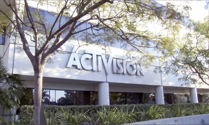 กองบัญชาการสำนักพิมพ์ของ Activision ในเมืองซานตา โมนิกา รัฐแคลิฟอร์เนีย