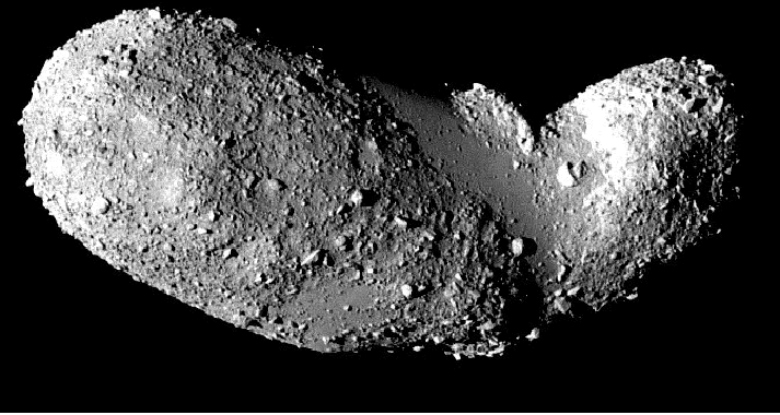تظهر عودة عينة الكويكب الماء على سطح صخورها