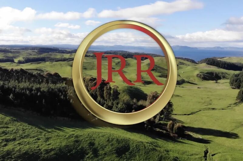 Una captura de pantalla de jrrtoken.com.  Todas las similitudes con <em></noscript> LOTR </em> fueron pura coincidencia, aparentemente.”/><figcaption class=