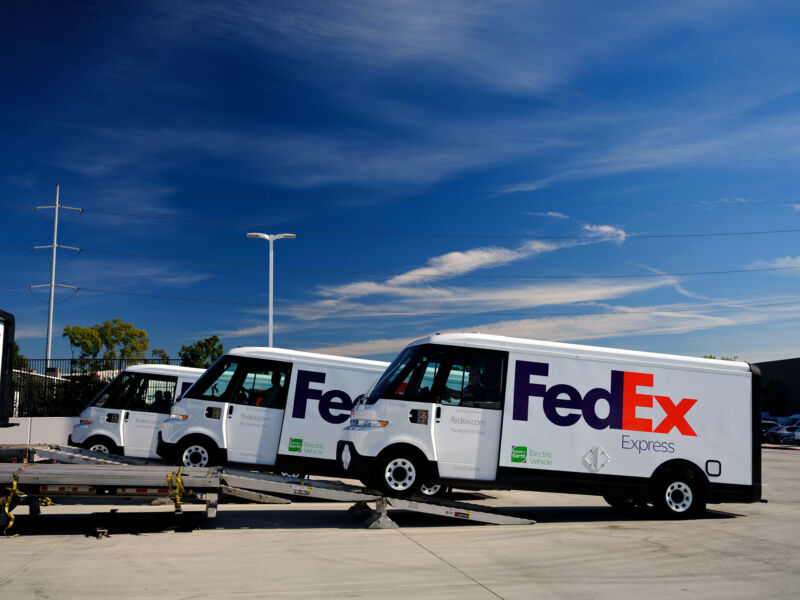 FedEx receives its first electric BrightDrop delivery vans Ars Technica