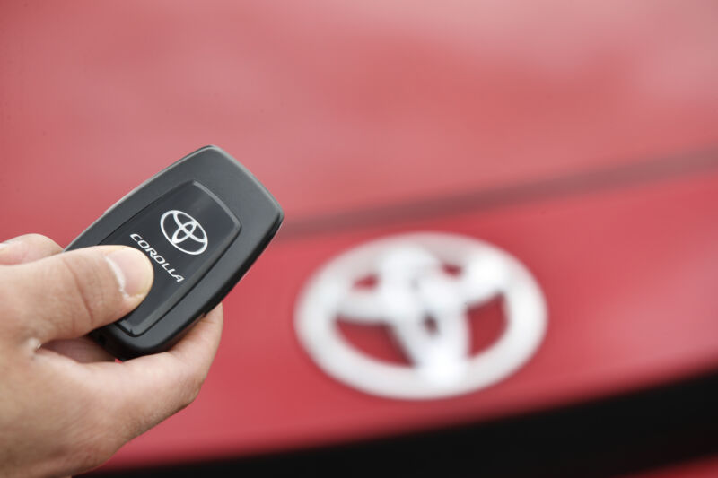 Technology Without a subscription, Toyota's RF key fob loses functionality.