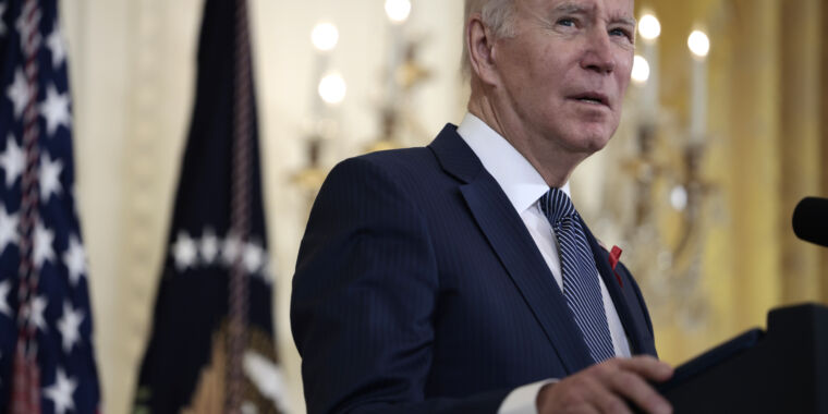 Moderna plans omicron booster for March as Biden unveils winter COVID plan | Ars Technica