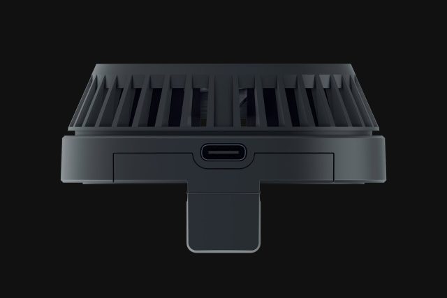 È necessaria l'alimentazione tramite USB-C. 