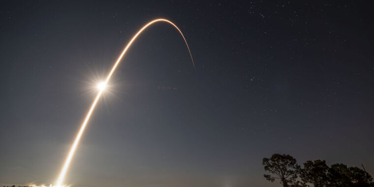 Rocket Report: SpaceX lands rocket cargo funding, Virgin Galactic's stock crash