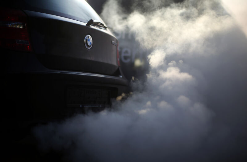Exhaust from fossil fuel vehicles is a significant contributor to PM2.5 pollution in the US.