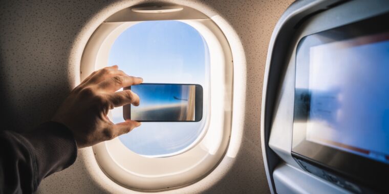 AT&amp;T/Verizon reject plea for 5G delay; airlines threaten mass flight cancela..