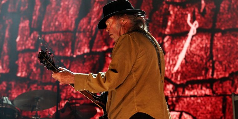 Spotify says it will remove Neil Young’s music instead of dropping Joe Rogan thumbnail