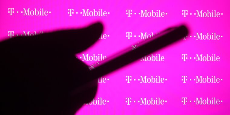 T-Mobile claims it isn’t blocking iCloud Private Relay widely, but blames iOS bug thumbnail