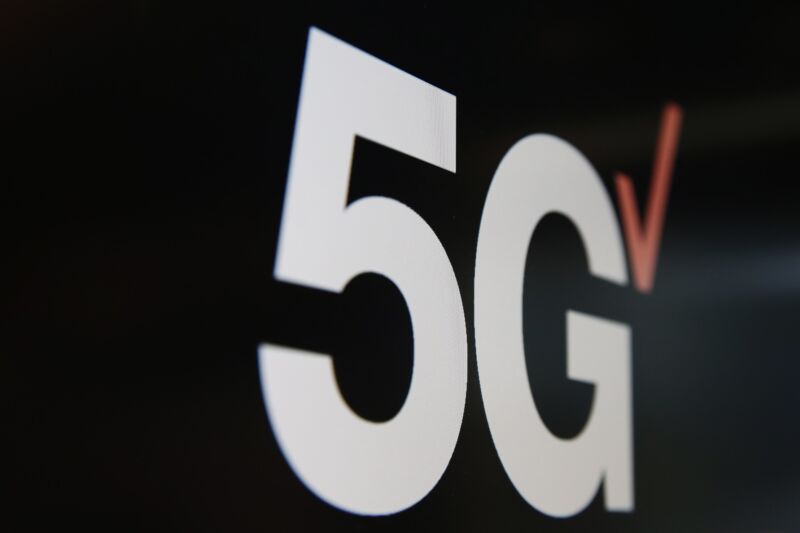 Un cartel de Verizon 5G.