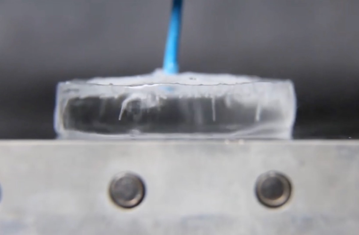 Study: Leidenfrost effect occurs in all three water phases: Solid ...