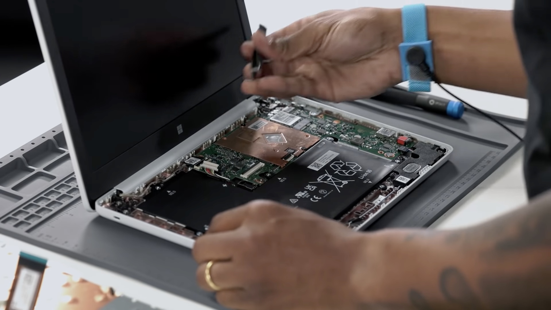 Microsoft posts its own teardown and repair video for the Surface Laptop SE  | Ars Technica