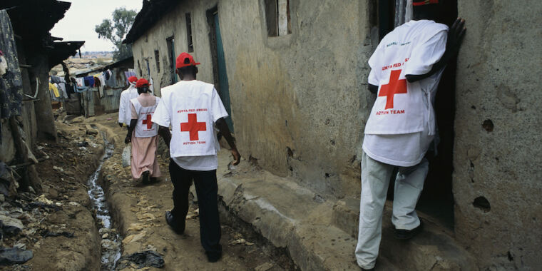 Red Cross implores hackers not to leak data for 515k “highly vulnerable people” thumbnail