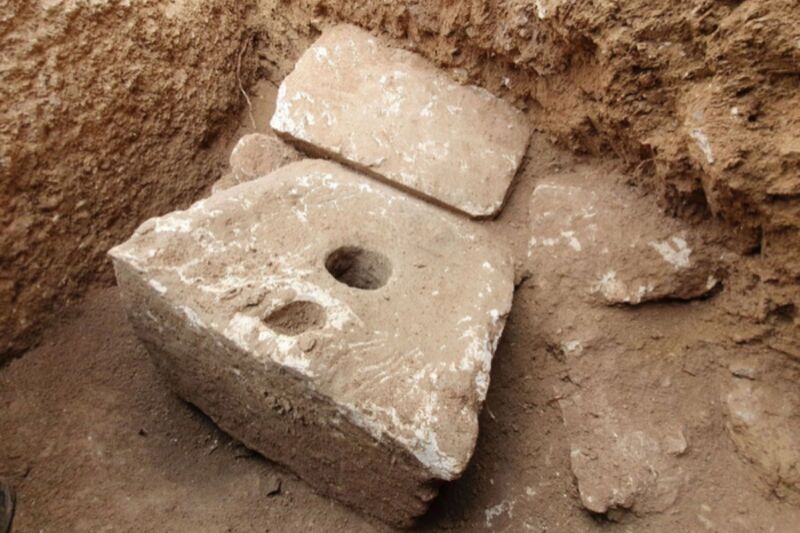 A 2,700-year-old toilet seat made of stone revealed the poor sanitary conditions of a 7th-century Jerusalem luxury villa.