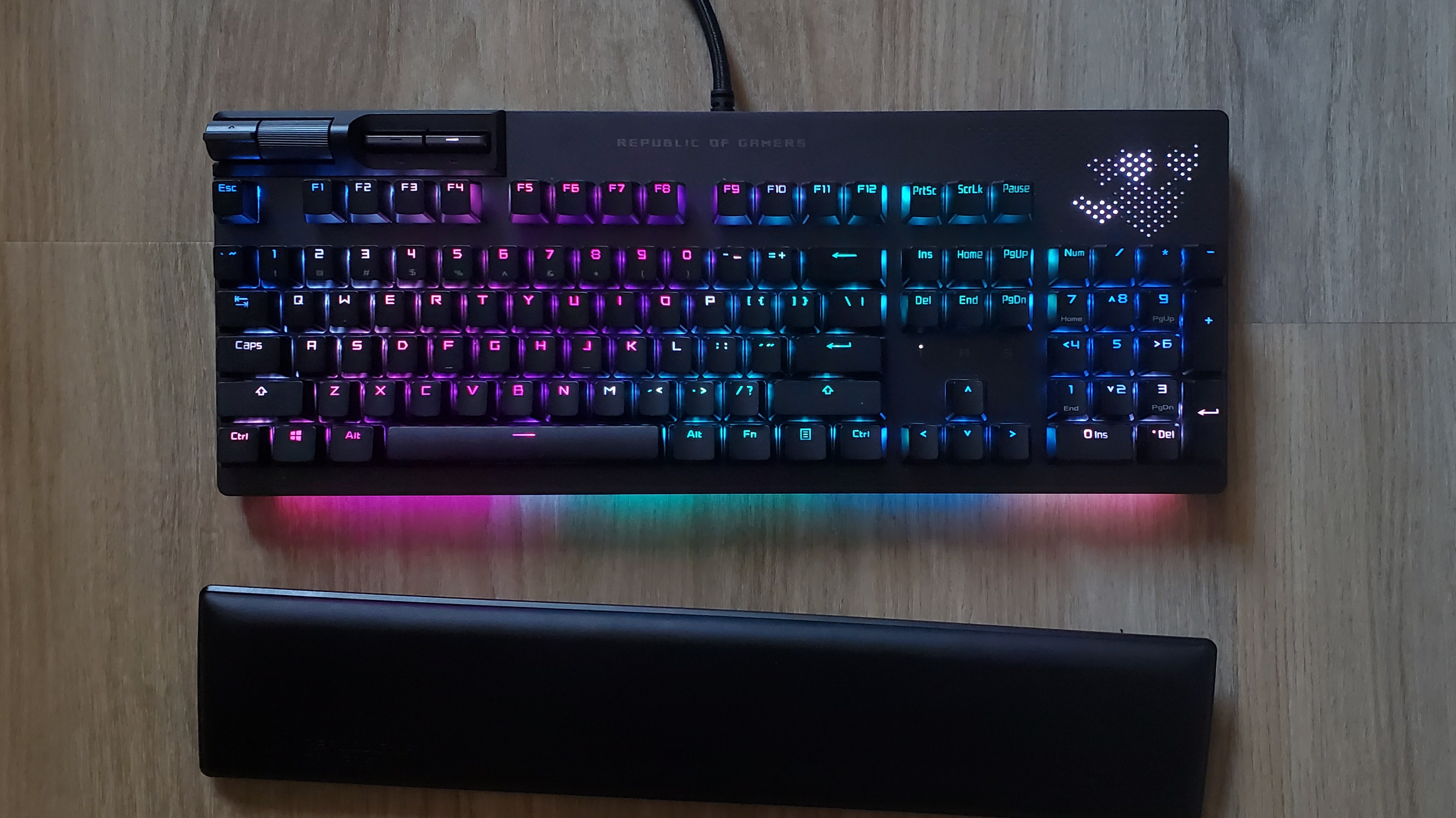 Flashy as can be: The Asus ROG Strix Flare II Animate keyboard