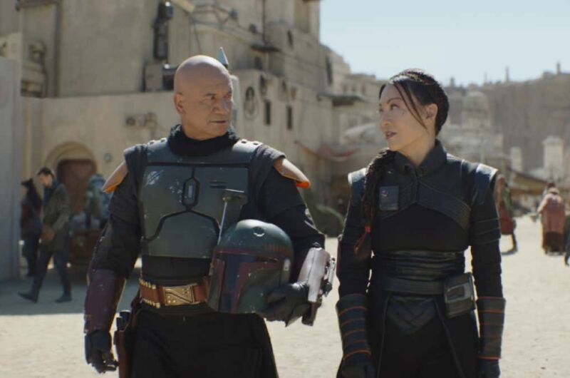 Temuera Morrison Et Ming-Na Wen Jouent (Soi-Disant) Boba Fett Et Fennec Shand, Respectivement, Dans &Lt;Em&Gt;Le Livre De Boba Fett&Lt;/Em&Gt;.