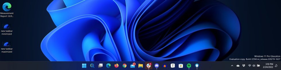 La barra de tareas normal de Windows 11.