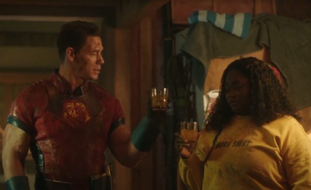 Chris Présente À Leota (Danielle Brooks) Son Cocktail Signature Peace Train : Gin, Vermouth, Vinaigre, Poivre, Une Touche De Sirop D’érable Et Beurre De Yak. Elle L’appelle Un 