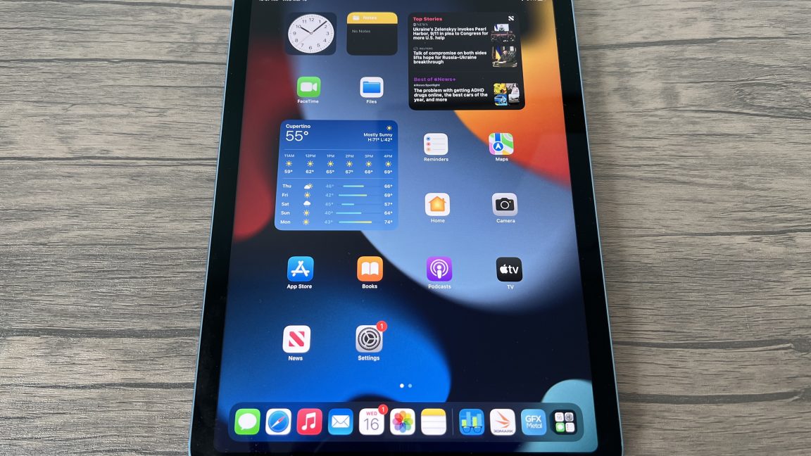 2022-iPad-Air-front-on-