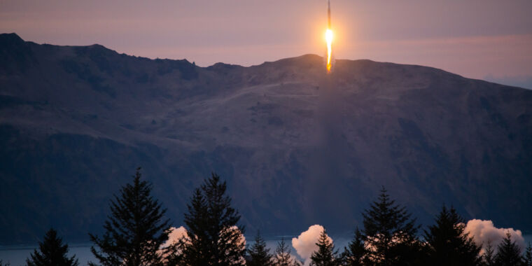 Laporan Roket: Kontrak pembersihan sapu SpaceX, dan Astra kembali ke jalurnya