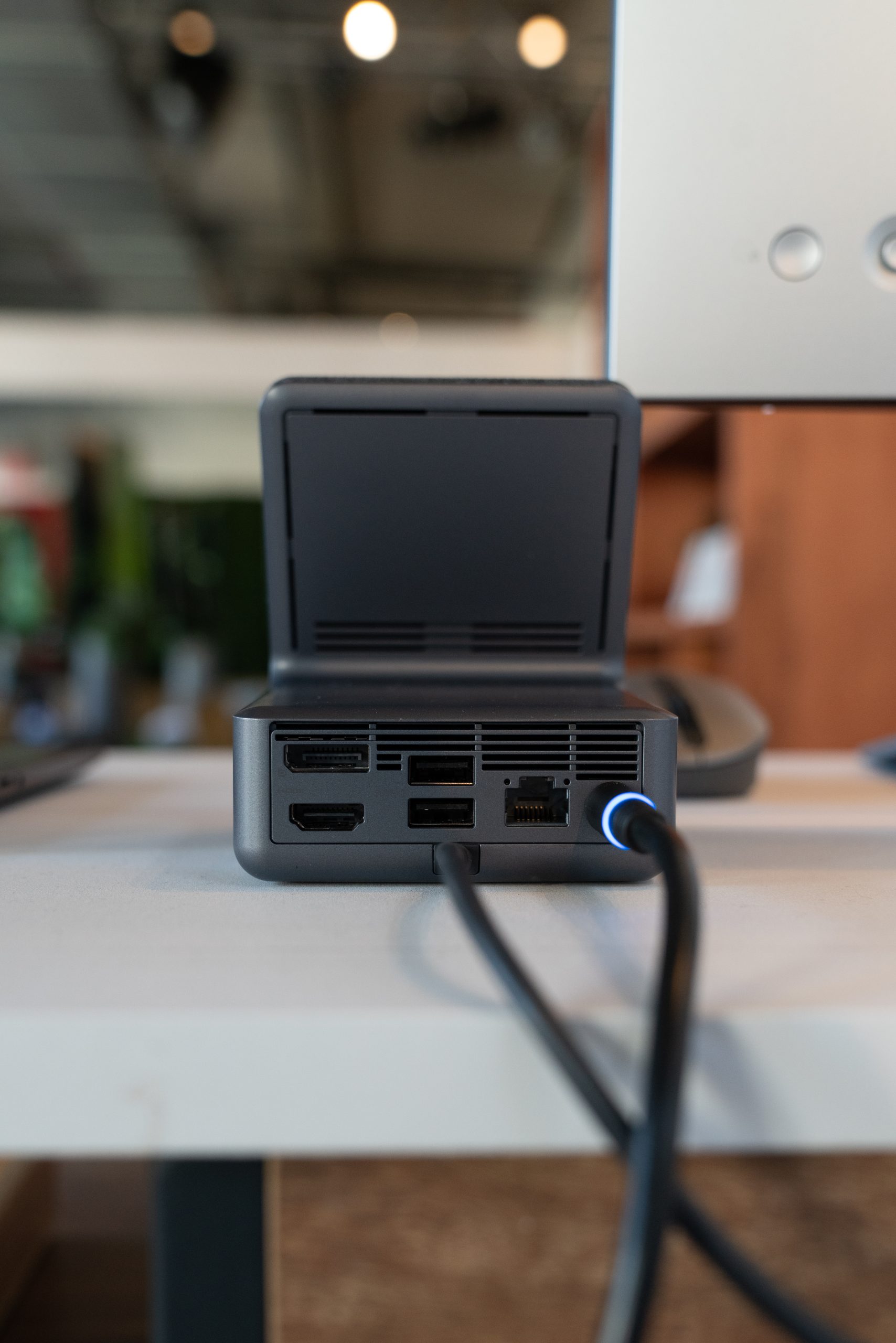 Dell's new dock wirelessly charges your phone while supporting two