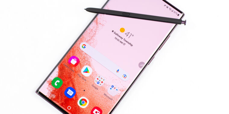يحصل Galaxy S22 على Android 13 ، وتنشر Samsung جدولًا زمنيًا للأجهزة القديمة