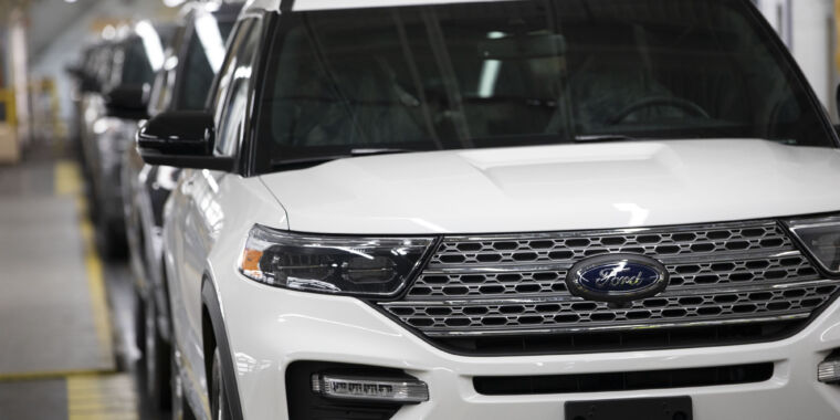 Ford ships Explorers without chips for rear-seat HVAC controls