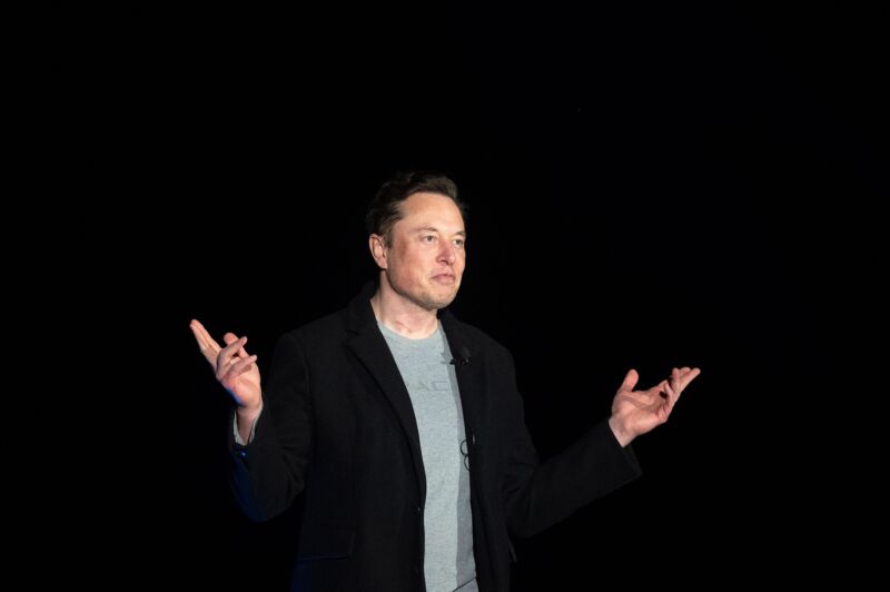 Musk “invites” union vote at Tesla plant despite long history of hostility