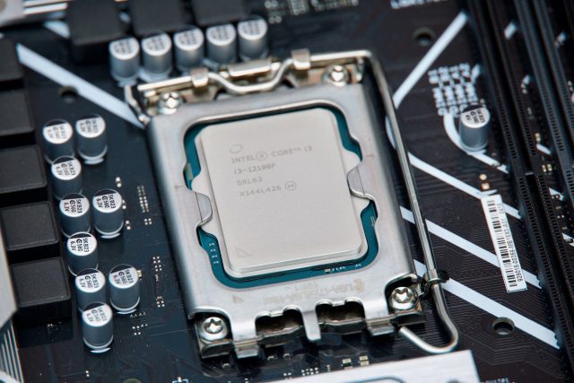 Intel Core i3-12100 and i5-12400 review: Fast, affordable, and ...