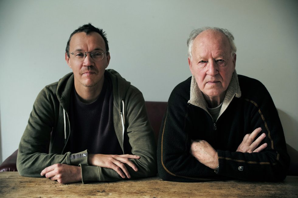 Le Scénariste/Réalisateur Rudolph Herzog (À Gauche) Pose Avec Le Producteur/Narrateur Werner Herzog (À Droite).