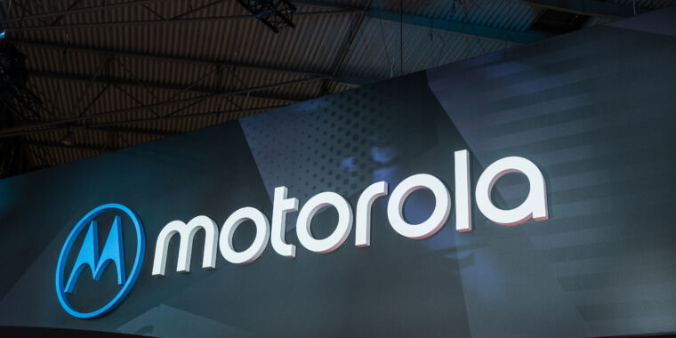 Motorola takes the #3 US smartphone spot now that LG is gone thumbnail