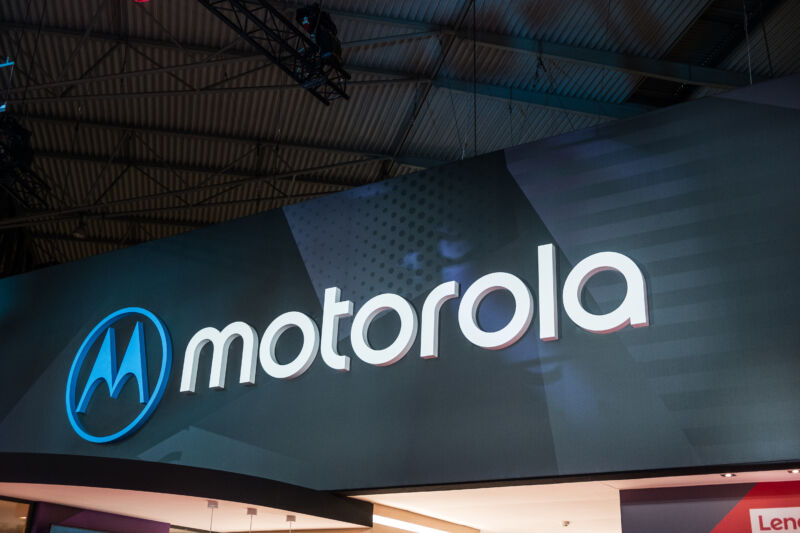 Motorola takes the # 3 US smartphone spot now that LG is gone