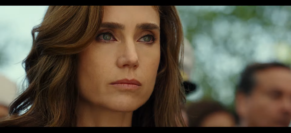 Le Nouveau Personnage De La Série Penny (Jennifer Connelly) Préfigure Au Moins Un Moment De Déception Dans Le Film En Apparaissant Ici À Un Enterrement.