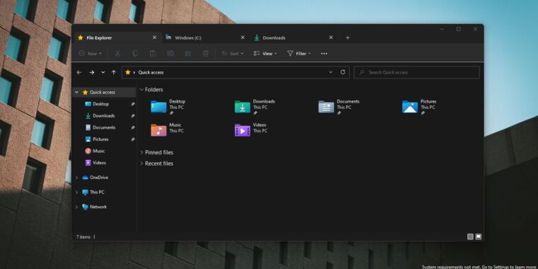 Sebuah tas campuran pembaruan Windows 11 beta termasuk tab File Explorer tersembunyi