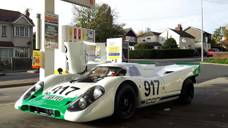 Yes, this 917 is wearing license plates.