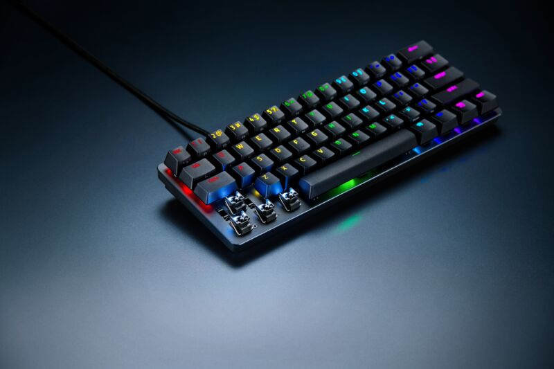 Razer adds joystick-like control to a small mechanical keyboard