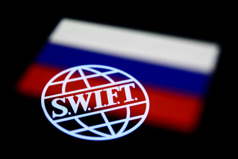 Bancos en alerta por ciberataques rusos en represalia contra Swift