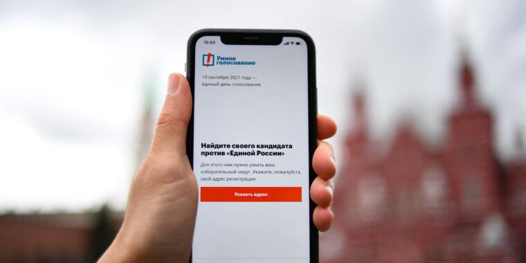 Apple defies Russian government, restores opposition voting app