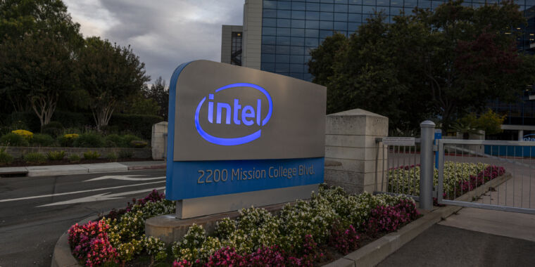 Intel suspende todas las operaciones en Rusia “con efecto inmediato”