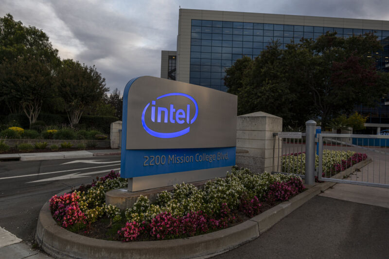 Technology Intel suspends all operations in Russia “effective immediately”