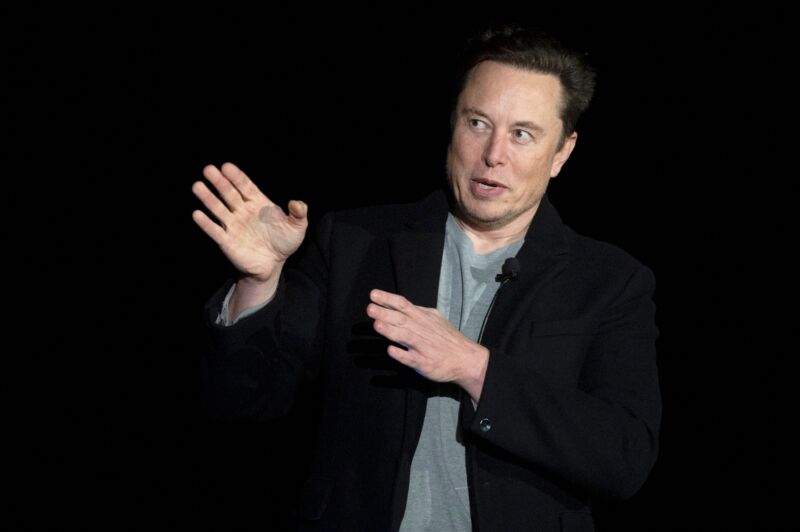 Elon Musk offers to “buy 100% of Twitter” for $43 billion