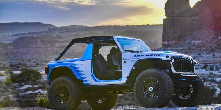 Driving the Jeep Magneto, an electric concept with a manual transmission