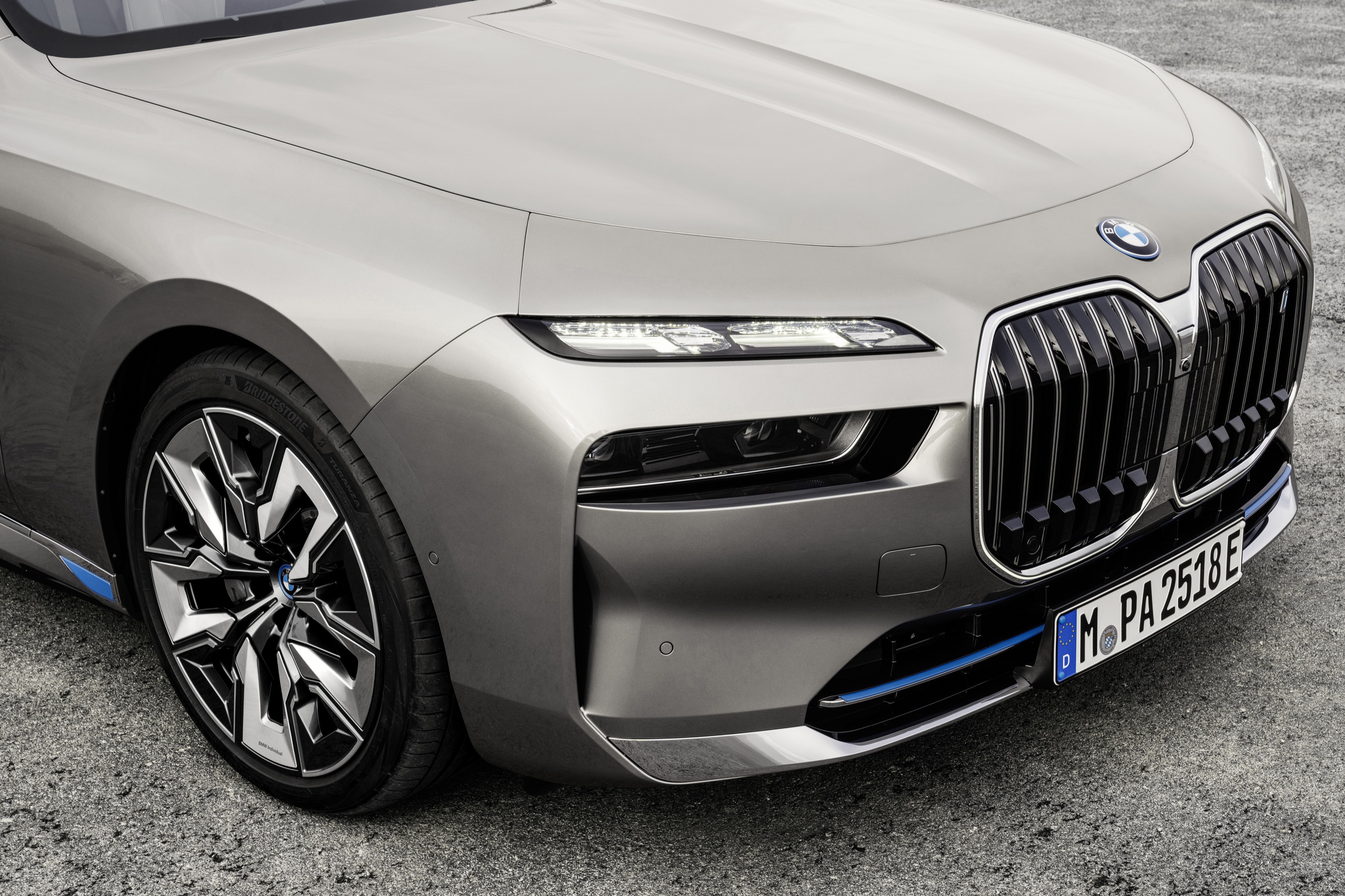 BMW thử nghiệm xe hơi gắn 3 động cơ điện có công suất lên đến 720 mã lực