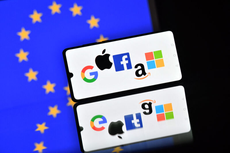 TOPSHOT - An illustration picture taken in London on December 18, 2020 shows the logos of Google, Apple, Facebook, Amazon and Microsoft displayed on a mobile phone with an EU flag displayed in the background. - The European Union on December 15 unveiled tough draft rules targeting tech giants like Google, Amazon and Facebook, whose power Brussels sees as a threat to competition and even democracy. (Photo by JUSTIN TALLIS / AFP) (Photo by JUSTIN TALLIS/AFP via Getty Images)